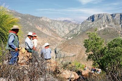 Estudiantes dan 4 monografías a Jalpan de la Sierra