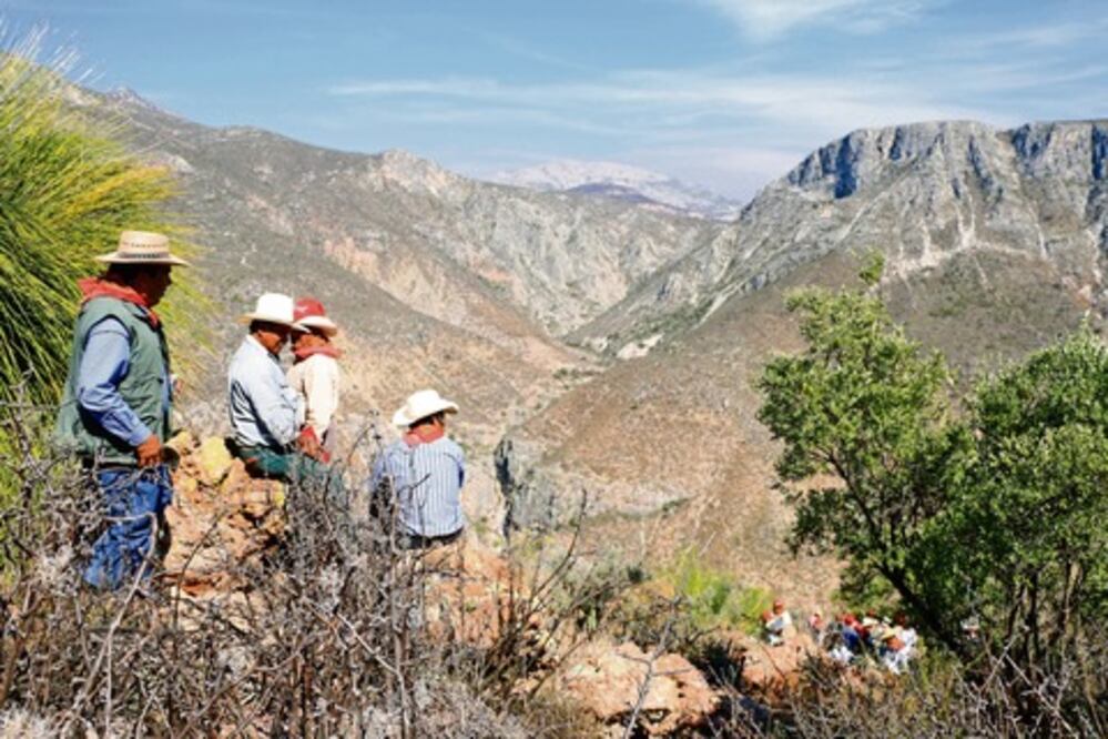 Estudiantes dan 4 monografías a Jalpan de la Sierra
