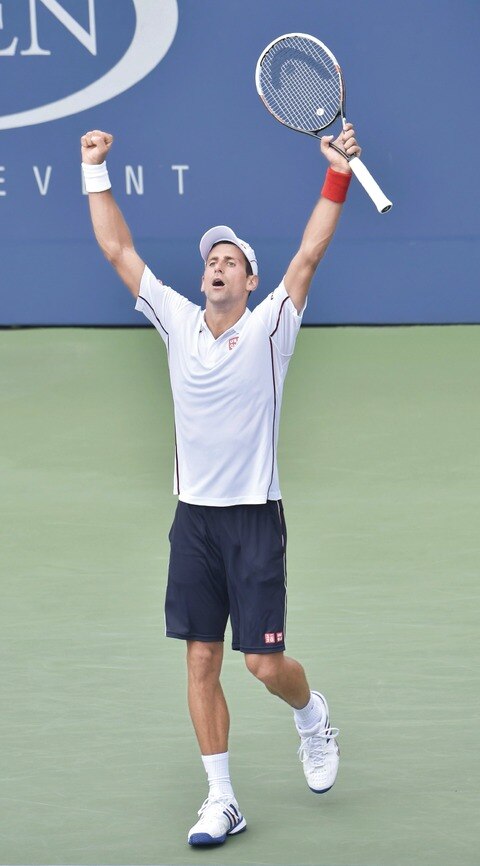 Djokovic va caminando  al título