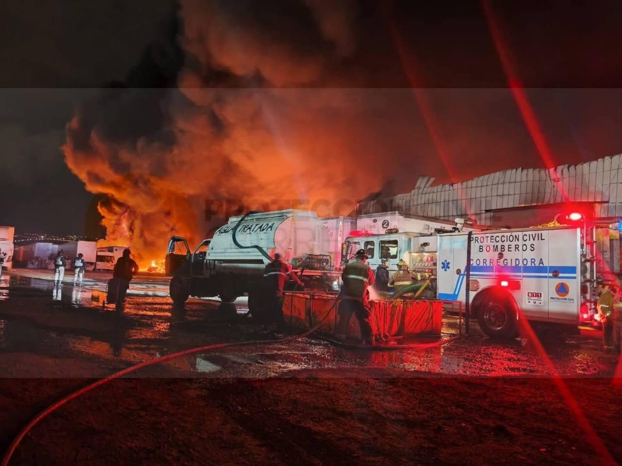 Fuerte incendio en el Parque Industrial Balvanera moviliza a cuerpos de emergencia; no hay personas lesionadas