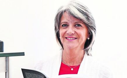 Dan premio de excelencia periodística a Adriana Malvido, columnista de EL UNIVERSAL