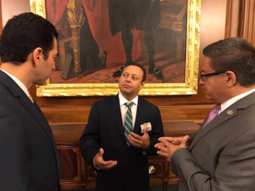 Encuentro. Braulio Guerra se reunió en el Capitolio con los congresistas Rubén Kihuen y Salud Carbajal. (ESPECIAL)