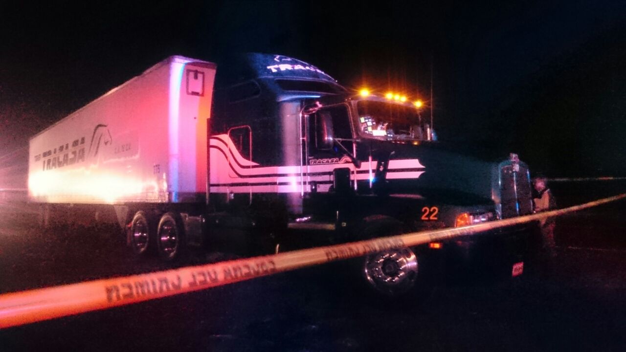 Aseguran a trailero tras persecución