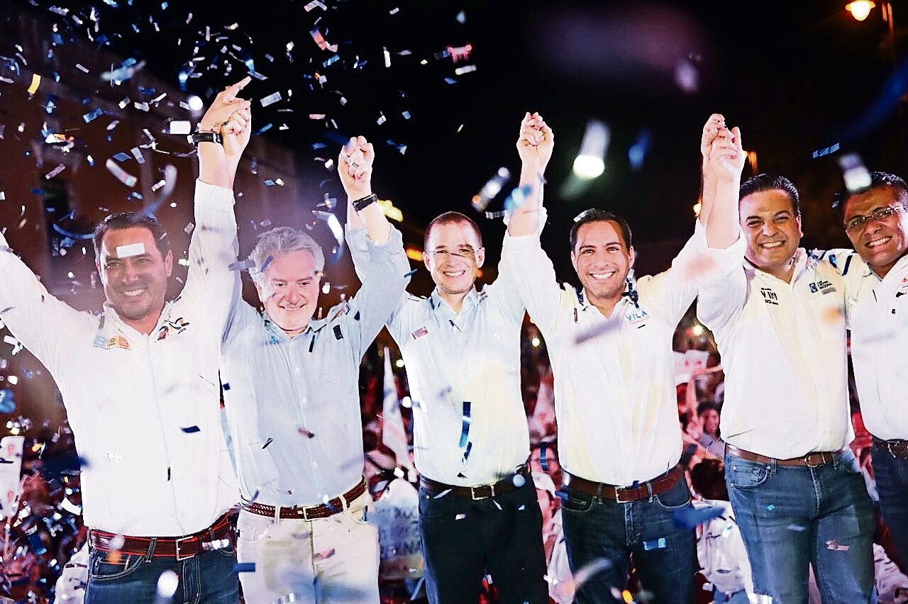 El candidato presidencial del Frente, Ricardo Anaya, acompañado de los dirigentes de la coalición PAN, PRD y MC. Foto: Cortesía