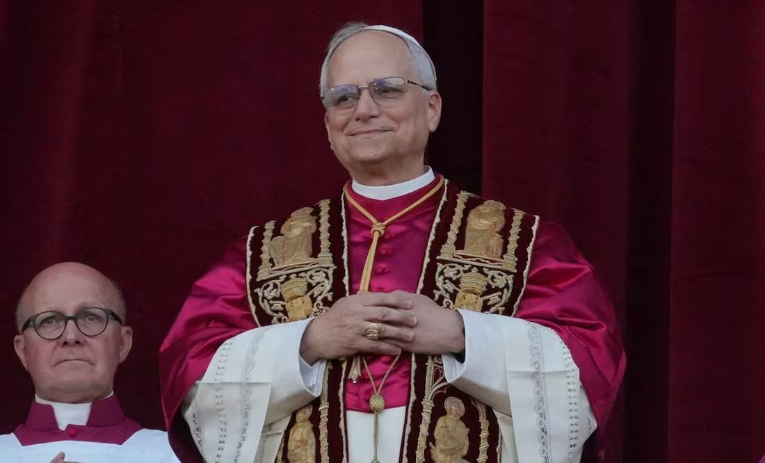 El recién elegido papa León XIV aparece en el balcón de la Basílica de San Pedro en el Vaticano. Foto: AP