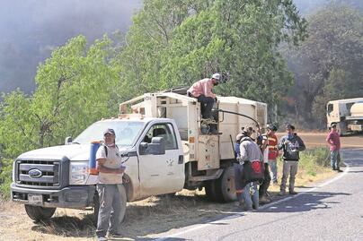 Desalojan a 30 personas por fuego en Cadereyta