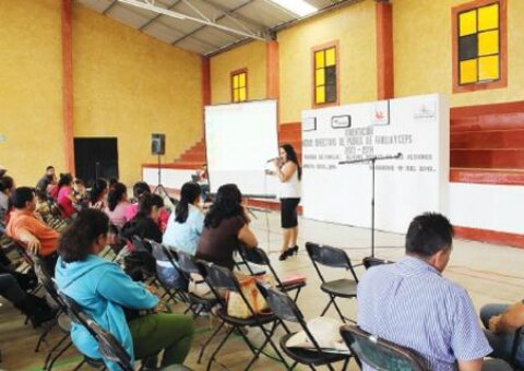 Continuan encuentros con padres