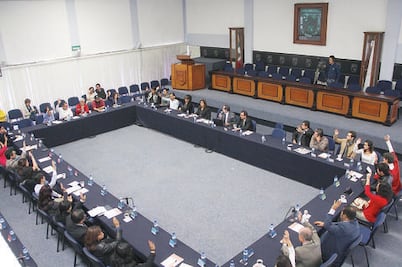 Avalan postular dos maestrías ante Conacyt