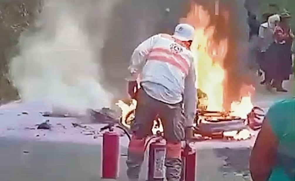 Los extintores no se utilizaron para auxiliar a las víctimas, según testigos. Foto: Captura de pantalla