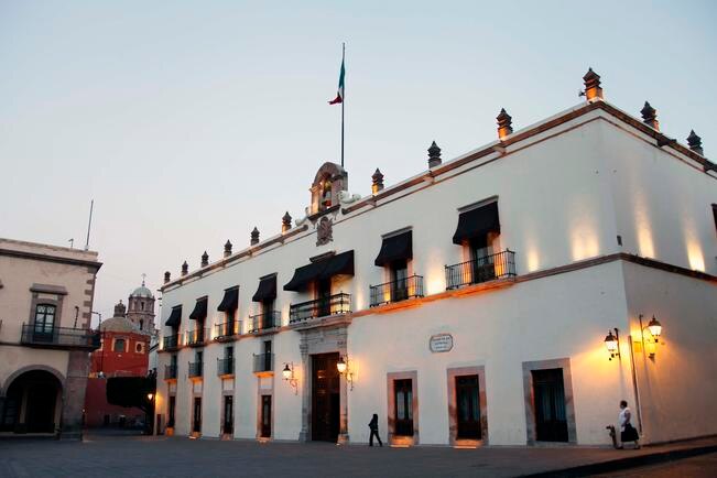 Acusan a funcionaria del Ejecutivo por peculado