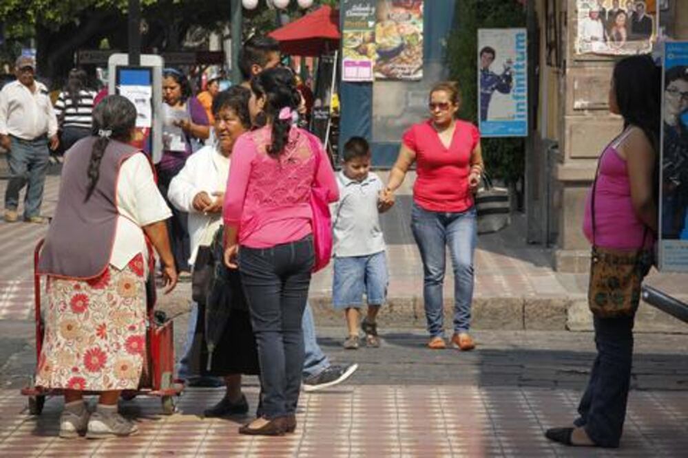 Persiste rezago en oportunidades para mujeres, aseguran