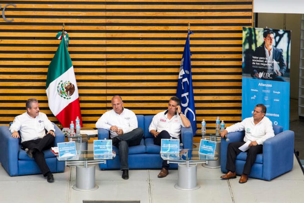 Sólo cuatro de los aspirantes a la alcaldía de la capital asistieron al ejercicio. / Foto: Demian Chávez