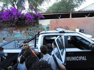 Vecinos de El Tintero detienen a roba coches y lo amarran