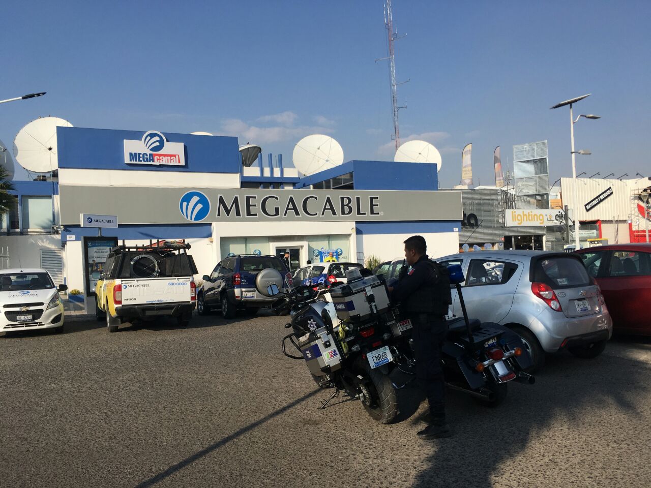 Violento asalto en Megacable de 5 de Febrero