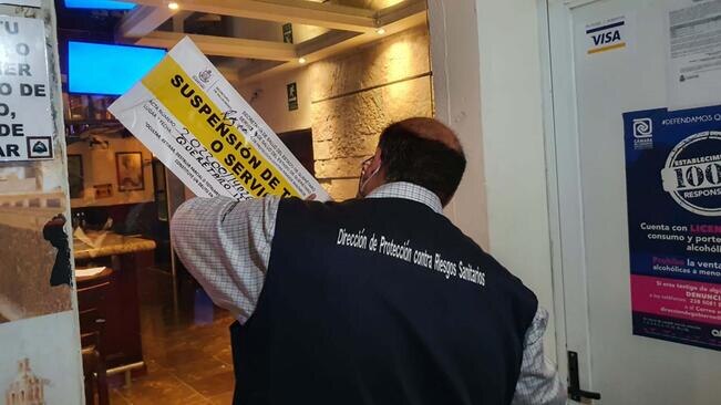 Cancelan peleas de gallos y una carrera de caballos en plena pandemia