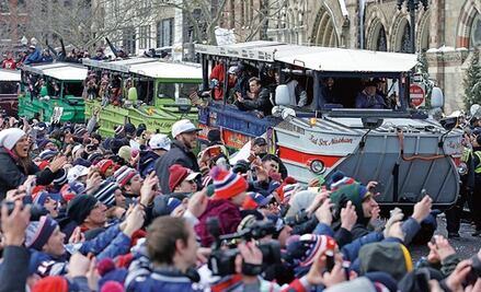 Aficionados de  Patriots derriten la nieve con un caluroso recibimiento