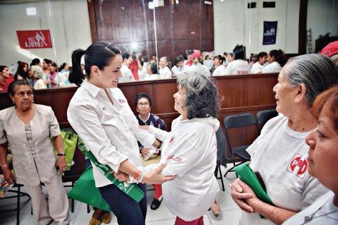 Lucy Huber llama a mujeres a trabajar por un mejor Querétaro