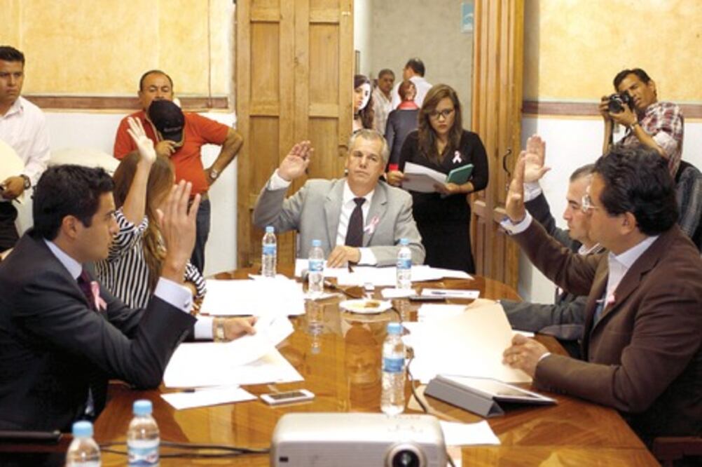 Panista se avergüenza de iniciativa de INE