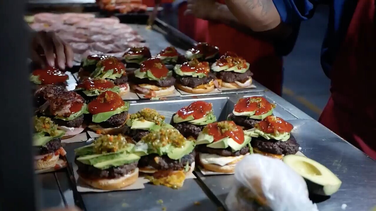 Video. Las aguacatosas, las hamburguesas con más aguacate en todo Querétaro