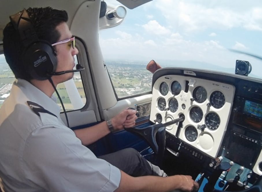 Surcan el cielo con seguridad