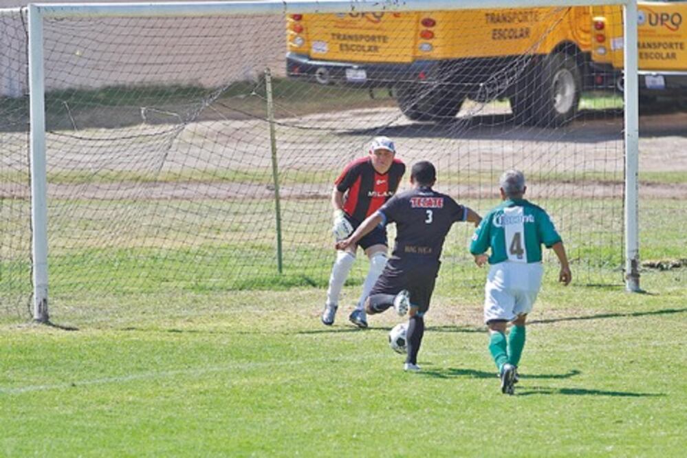 Registra goleadas la Premier Máster