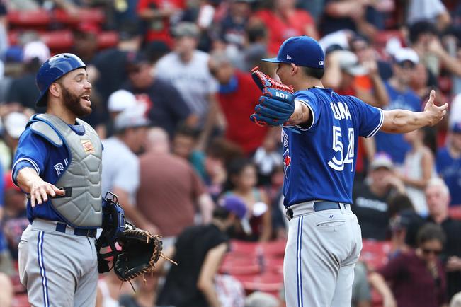Roberto Osuna llega a 80 salvamentos