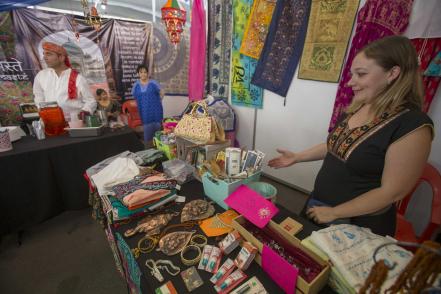 Sin fronteras; pareja trae a México cultura hindú