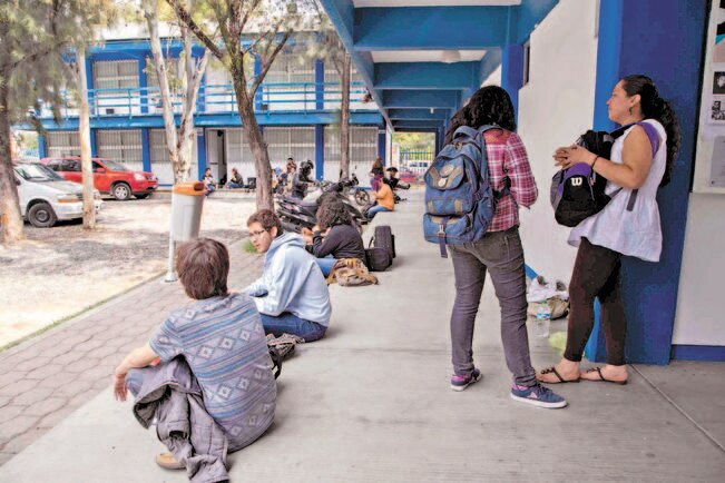 Verificarán asistencia de docentes de la UAQ