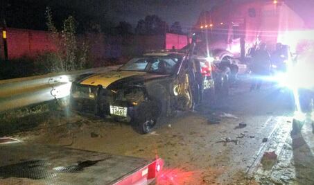 Trailer choca contra patrulla, hay un policía lesionado