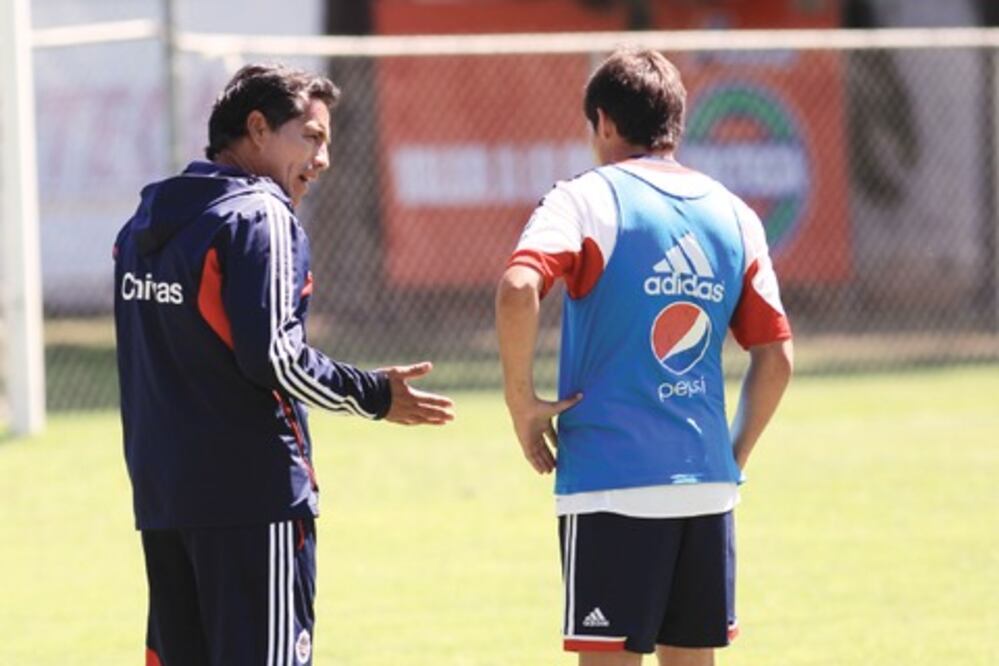 Gallos apela a Chivas para no morir