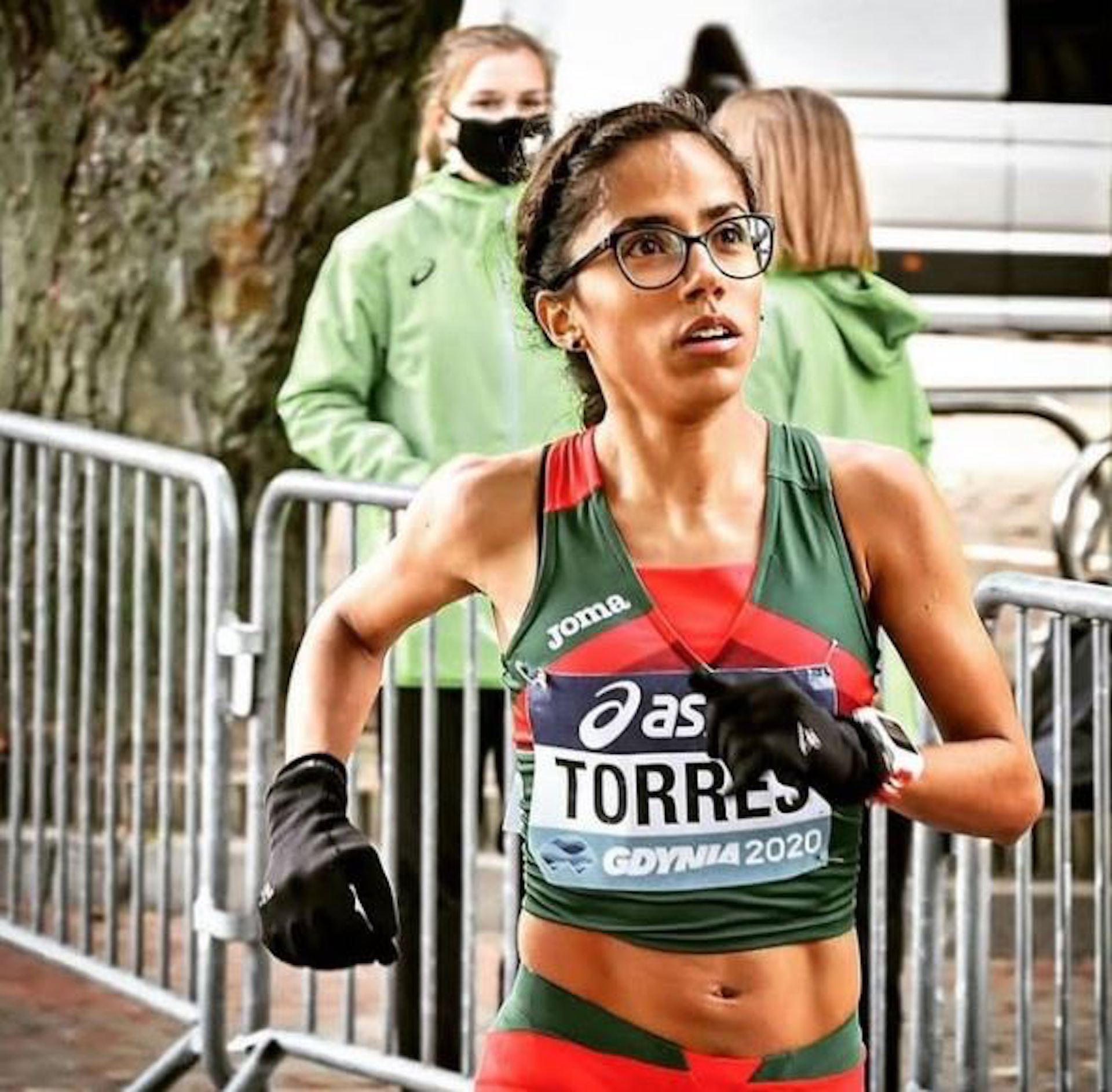 Corredora, representante de Querétaro, impone tiempo récord en Italia