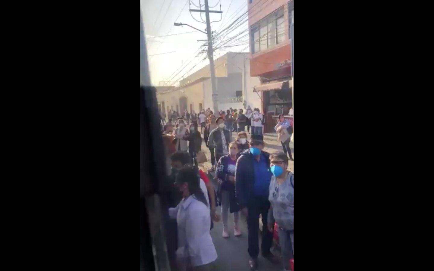 Sobrecupo y aglomeraciones, así retratan los usuarios de redes sociales al transporte público en Querétaro