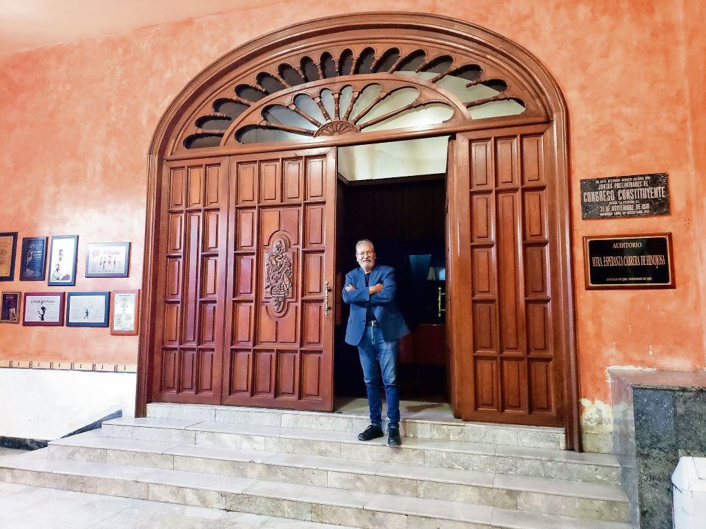 Con un nuevo espacio para hacer teatro