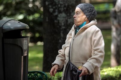 Gobierno podría pagar a abuelos que cuiden de sus nietos