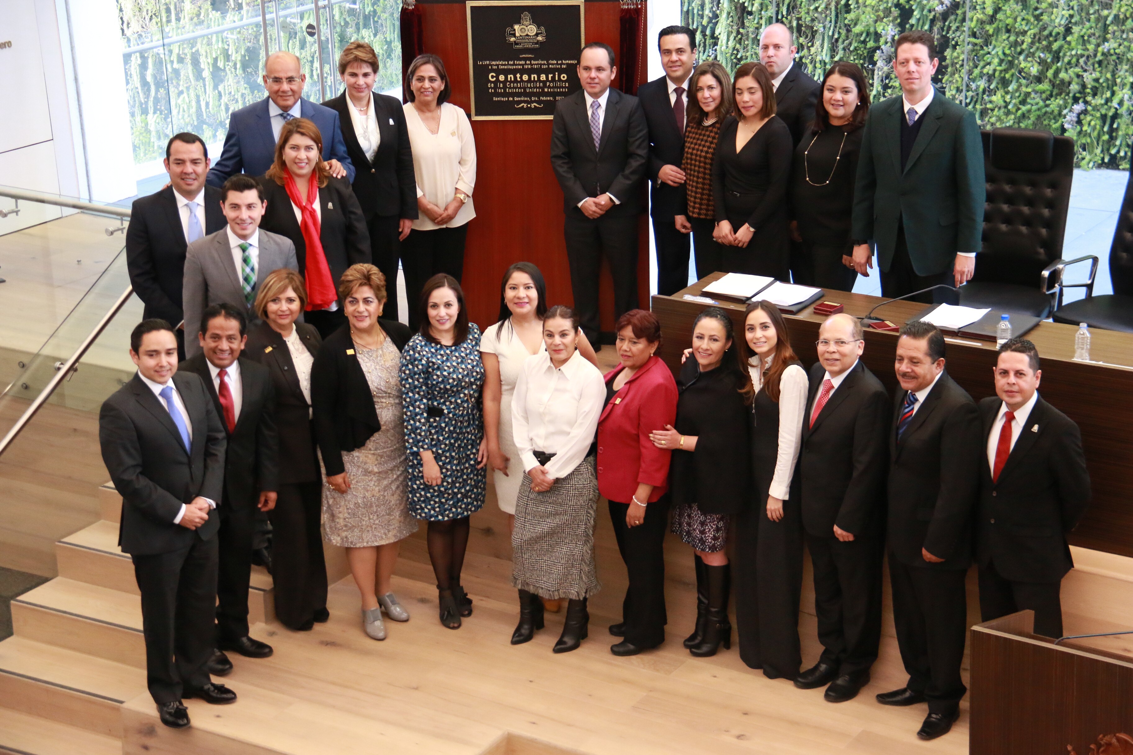 Diputados develan placa con motivo del Centenario de la Constitución