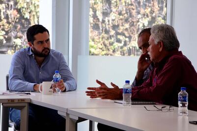 Compromete Dorantes apoyo a los taxistas