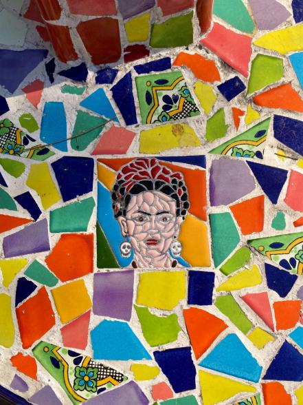 ¿Conoces el Patio Gaudí? Está en Querétaro y fue elaborado por universitarios 