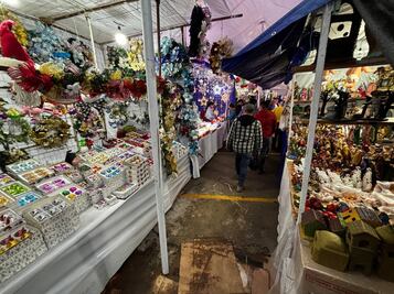 Tianguistas reportan ventas bajas en esta época decembrina