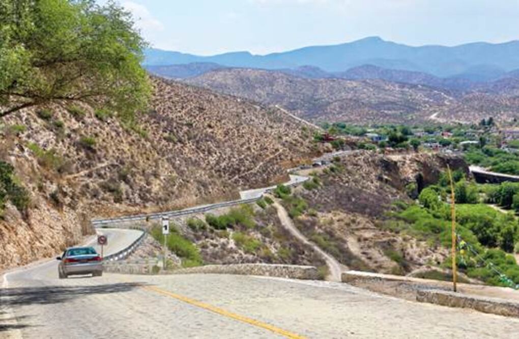 Entregan obras en semidesierto