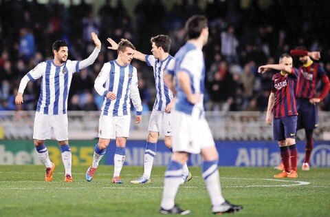 Tumban del liderato al Barça
