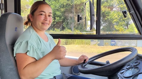 Reciben beca 5 mil pesos, mujeres que se capacitan para operar el transporte de Querétaro