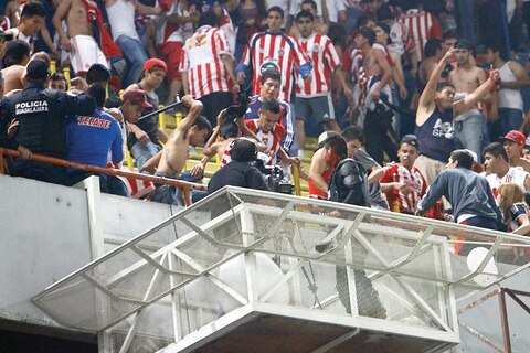 Autoridades buscan a agresores