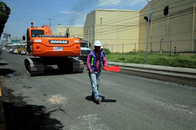 El trabajo en la prolongación, para el que se destinaron 76 millones de pesos, consistió en la renovación de la carpeta asfáltica; a la par, se realiza una obra pluvial para evitar los encharcamientos en la vialidad. (ARCHIVO EL UNIVERSAL)