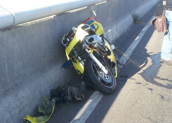 Tumban a motociclista en el BBQ
