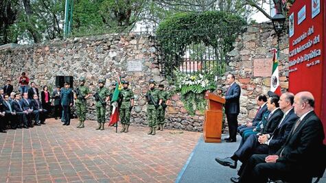 Celebran triunfo de la República