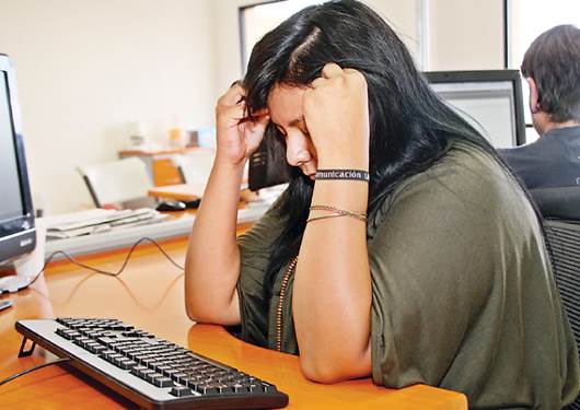 Estrés laboral causa baja productividad