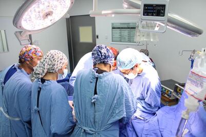 Familia de joven dona riñones  y córneas