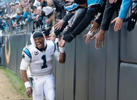 Seahawks se queda corto y Carolina logra sobrevivir