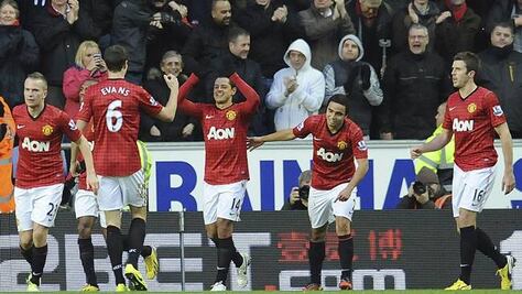 Doblete de 'Chicharito'