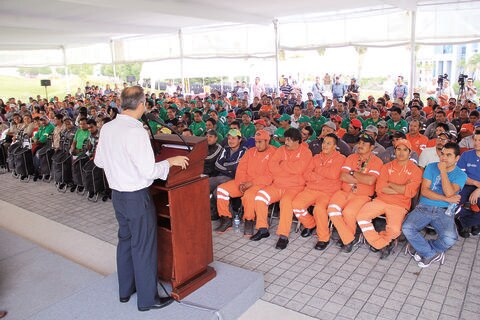 Ayuntamiento reconoce labor de trabajadores